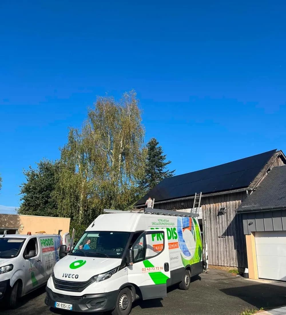 Véhicules d’intervention Prodis sur un chantier photovoltaïque